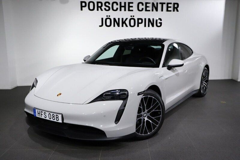 Ljusgrå (grey) Begagnad 2022 Porsche Taycan Sedan | 695 000 kr (Marknadspris) - Bild 1/3
