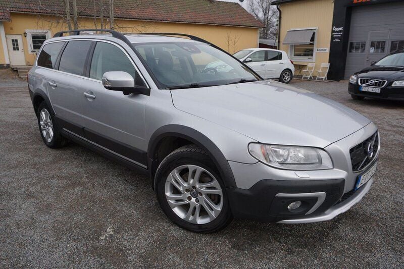 Silver Begagnad 2015 Volvo XC70 Summum SUV | 219 900 kr (Lite dyr) - Bild 1/4