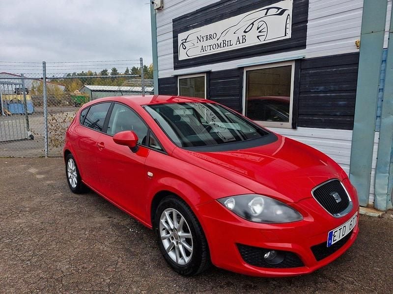 Röd Begagnad 2012 Seat Leon Style Halvkombi | 74 900 kr - Bild 1/4