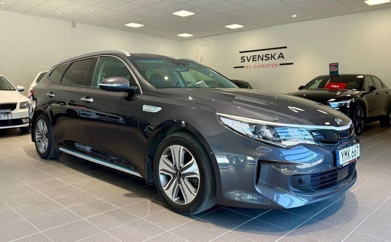 Grå Begagnad 2017 Kia Optima Hybrid 2 Sedan | 169 900 kr (Marknadspris) - Bild 1/4