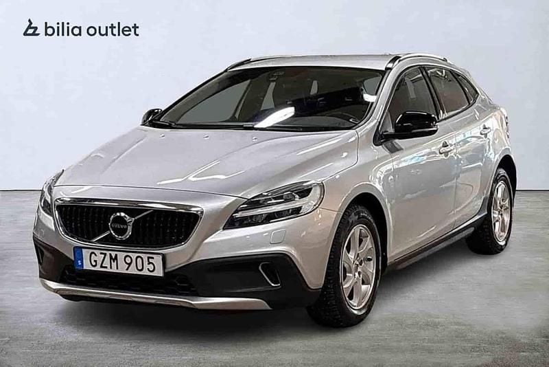 Silver Begagnad 2018 Volvo V40 Halvkombi | 179 900 kr (Marknadspris) - Bild 1/1