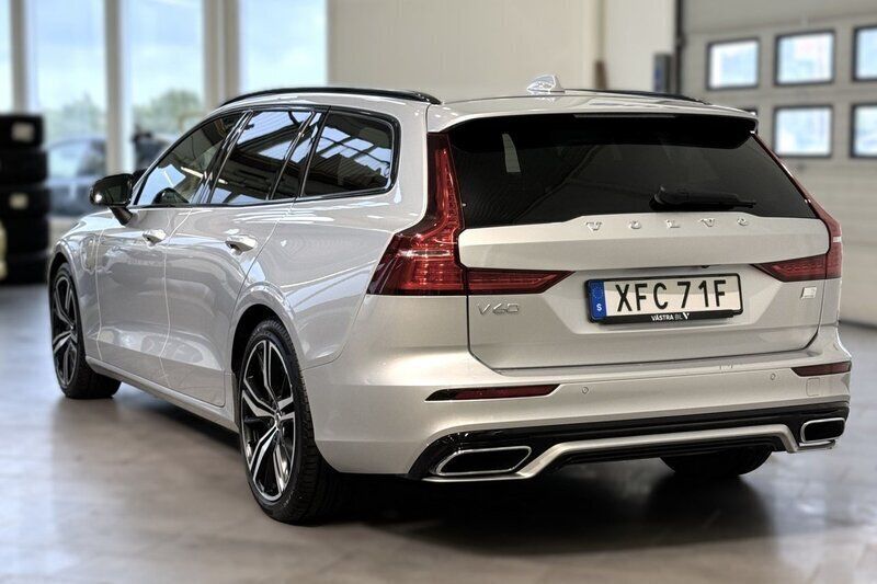 Begagnad Volvo V60 R-Design 340 HK (250 kW) 2021 Silver Kombi