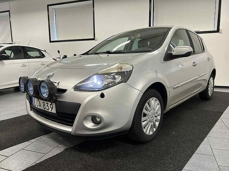 Silver Begagnad 2011 Renault Clio R.S. Halvkombi | 25 500 kr (Marknadspris) - Bild 1/4