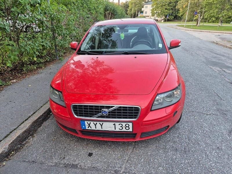 Röd Begagnad 2007 Volvo S40 Kinetic Sedan | 7 999 kr (Superpris) - Bild 1/4