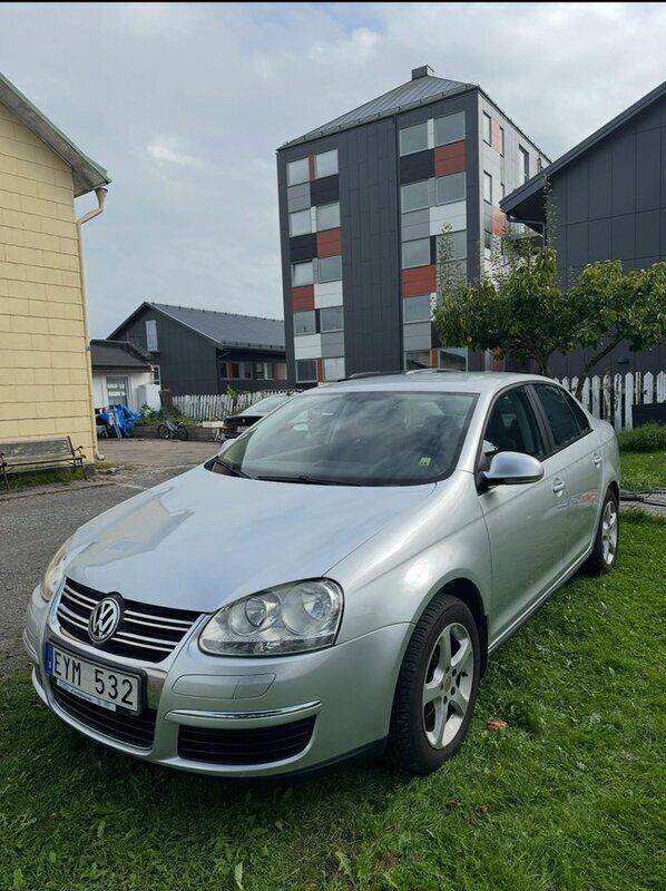 Silver Begagnad 2007 VW Jetta Sedan | 37 000 kr - Bild 1/4
