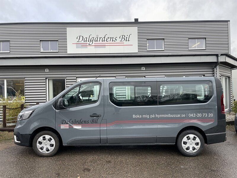 Begagnad Renault Trafic 150 HK (110 kW) 2014 Silver Minibuss
