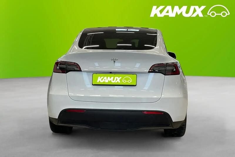 Begagnad Tesla Model Y Standard Range 250 kW (340 HK) 2023 Vit SUV