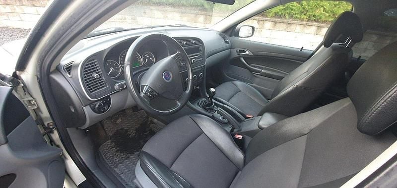 Gul Begagnad 2007 Saab 9-3 Linear Kombi | 10 000 kr (Marknadspris) - Bild 1/4