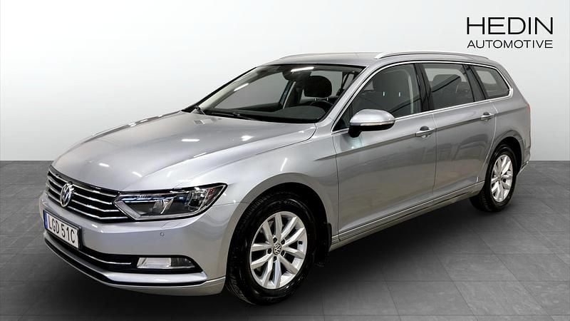 Silver Begagnad 2019 VW Passat Kombi | 199 000 kr (Superpris) - Bild 1/4