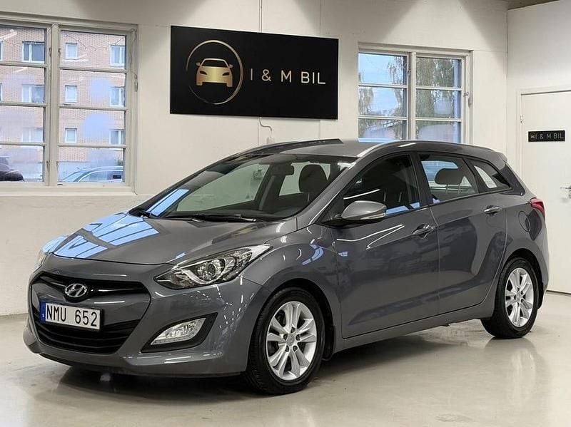 Grå Begagnad 2013 Hyundai i30 Kombi | 149 900 kr (Lite dyr) - Bild 1/4