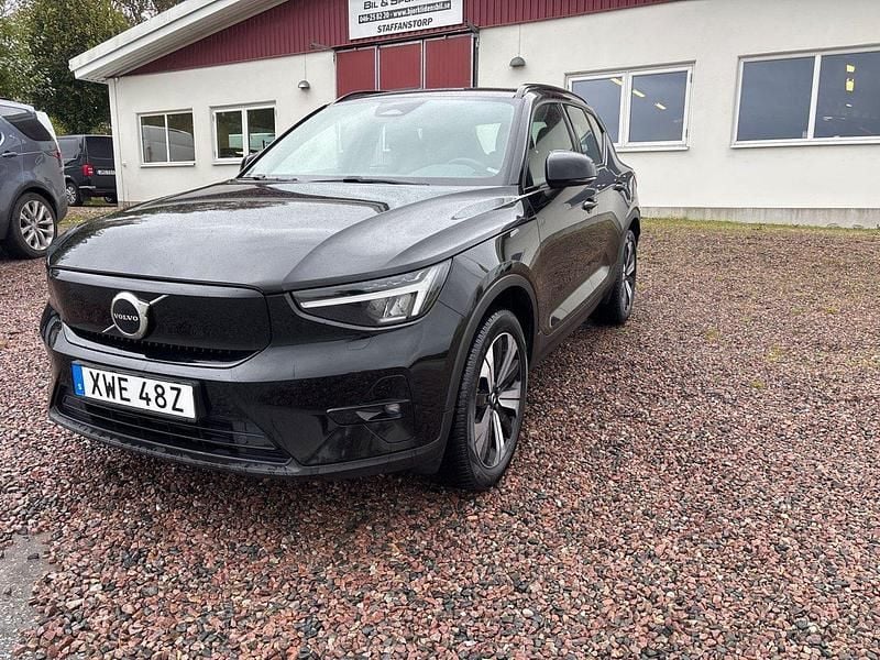 Svart Begagnad 2022 Volvo XC40 Plus SUV | 334 000 kr - Bild 1/4