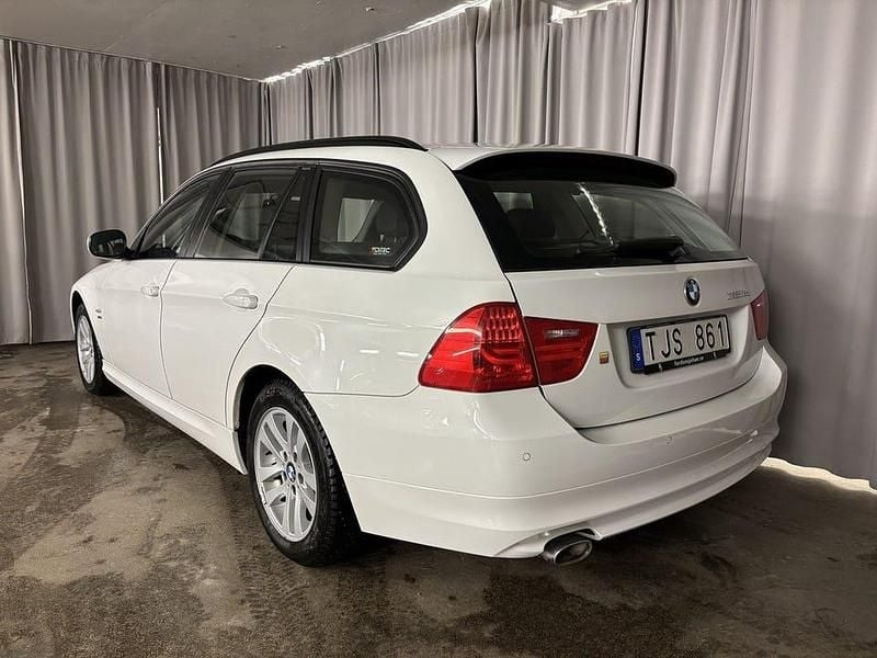 Begagnad BMW 320 184 HK (135 kW) 2012 Vit Kombi