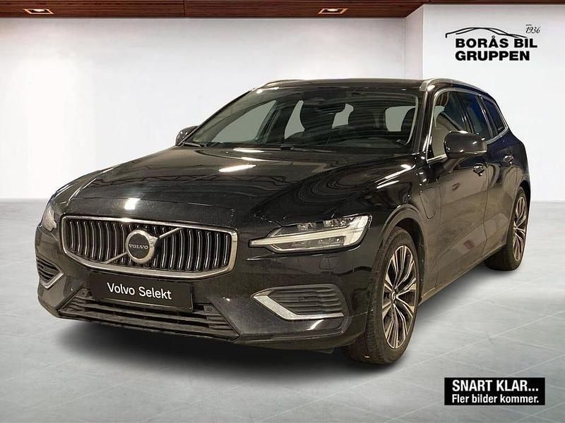 Begagnad Volvo V60 Core 355 HK (261 kW) 2023 Svart Kombi