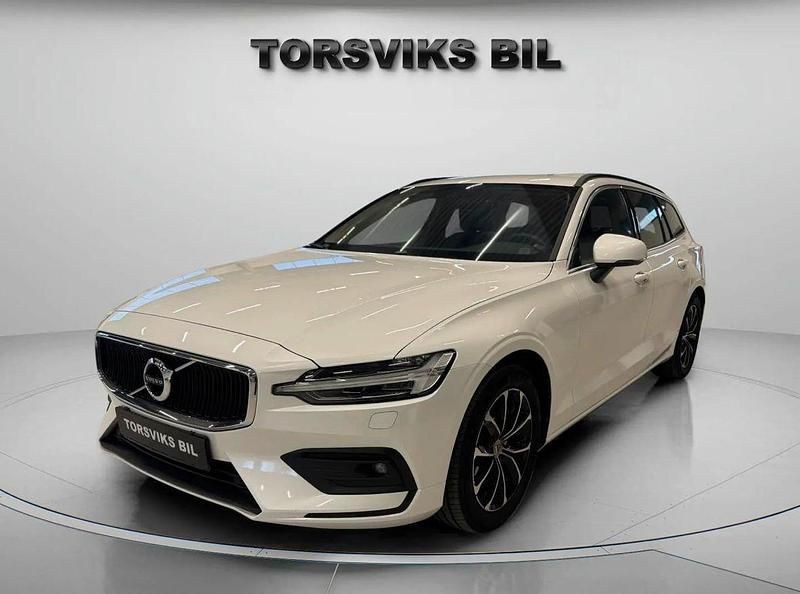 Vit Begagnad 2021 Volvo V60 Momentum Kombi | 309 800 kr (Marknadspris) - Bild 1/4