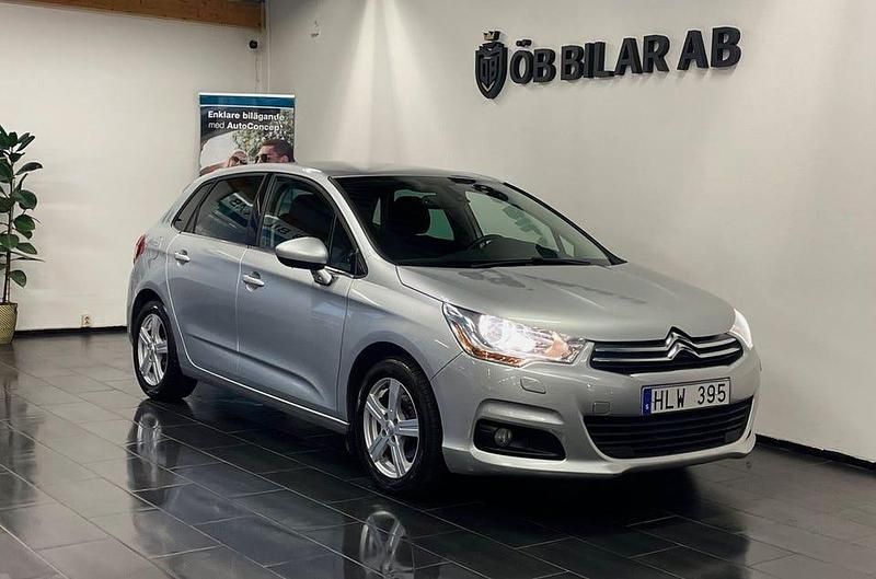 Silver Begagnad 2011 Citroën C4 Halvkombi | 59 900 kr (Marknadspris) - Bild 1/4