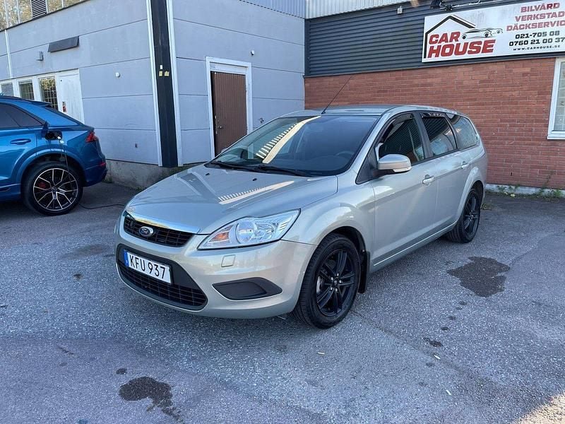 Grå Begagnad 2009 Ford Focus Trend Kombi | 47 900 kr (Dyr) - Bild 1/4