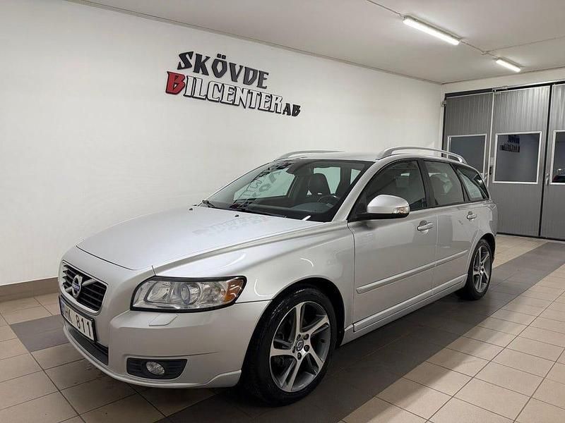 Begagnad Volvo V50 Momentum 116 HK (85 kW) 2012 Ljusgrå Kombi