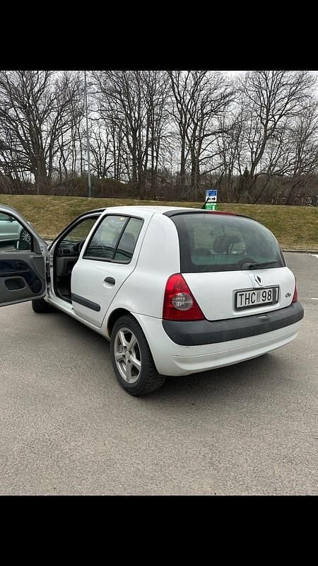 Begagnad 2002 Renault Clio II Halvkombi | 20 000 kr (Marknadspris) - Bild 1/3