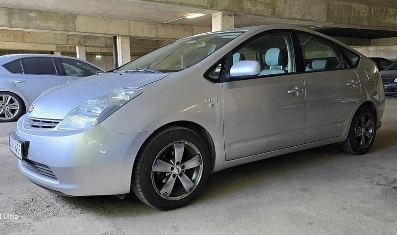 Silver Begagnad 2007 Toyota Prius Halvkombi | 69 900 kr (Marknadspris) - Bild 1/4