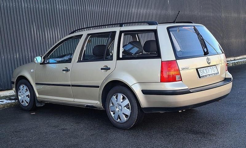 Begagnad VW Golf IV 105 HK (77 kW) 2001 Ljusbrunmetallic Kombi