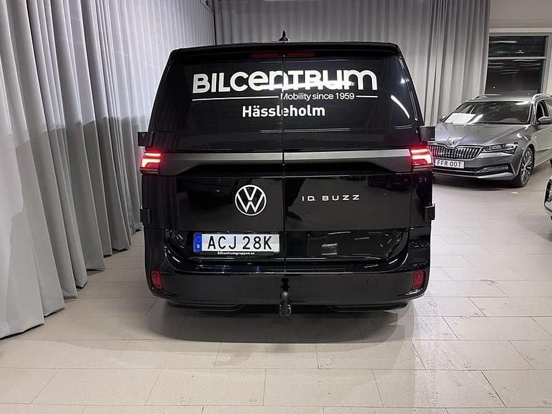 Begagnad VW ID. Buzz 152 kW (207 HK) 2024 Svart Minibuss