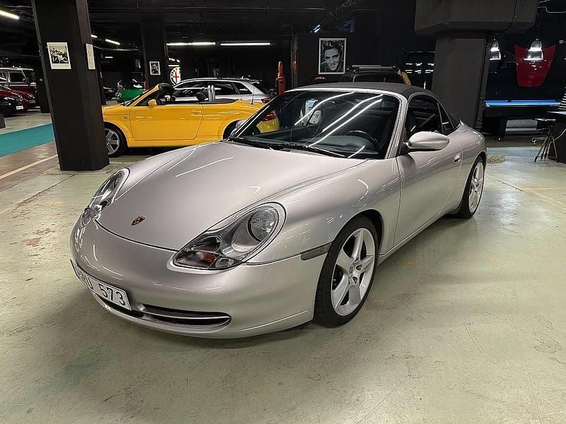 Begagnad Porsche 911 Carrera Cabriolet 300 HK (220 kW) 1999 Grå Cab