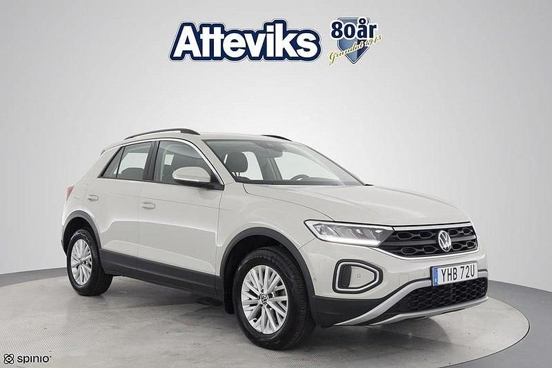 Grå Begagnad 2022 VW T-Roc Life SUV | 204 900 kr (Marknadspris) - Bild 1/4