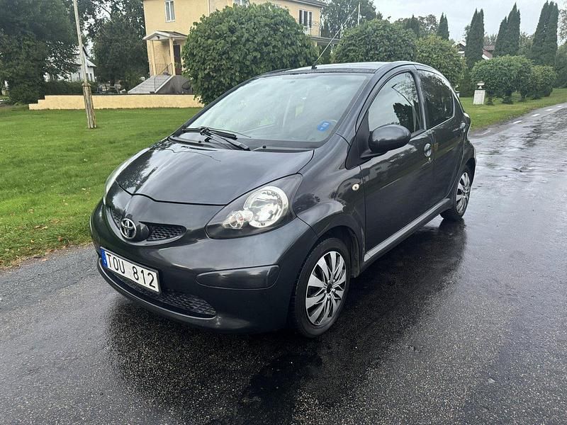 Grå Begagnad 2007 Toyota Aygo Halvkombi | 25 500 kr (Marknadspris) - Bild 1/4