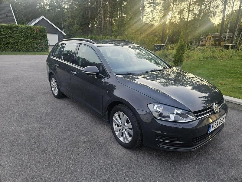 Grå Begagnad 2016 VW Golf VII Kombi | 109 000 kr (Marknadspris) - Bild 1/4
