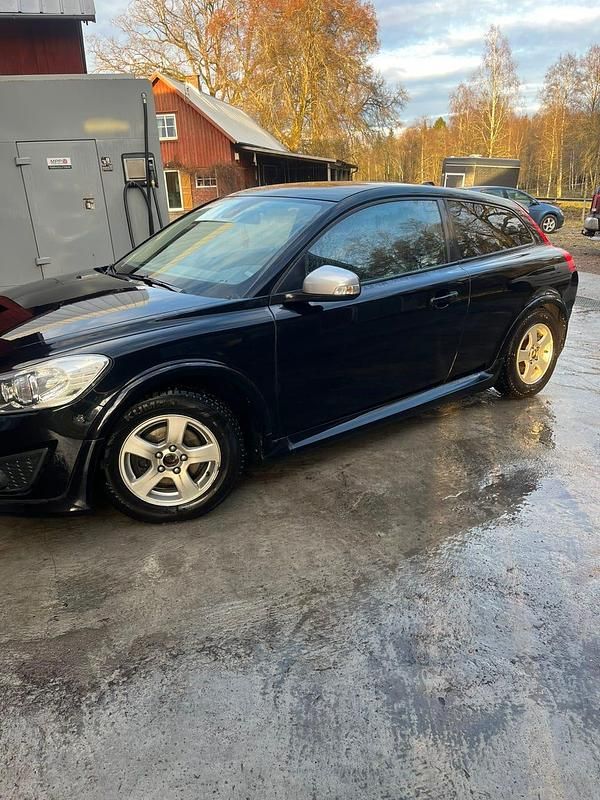 Begagnad 2010 Volvo C30 R-Design Halvkombi | 50 000 kr (Marknadspris) - Bild 1/4