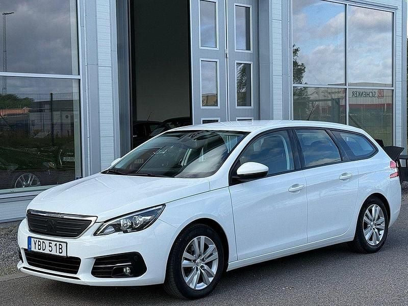 Vit Begagnad 2019 Peugeot 308 Active Kombi | 127 800 kr (Marknadspris) - Bild 1/4