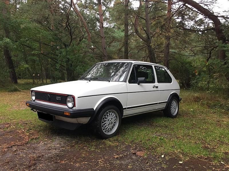 Begagnad VW Golf II GTI 112 HK (82 kW) 1983 Vit Halvkombi