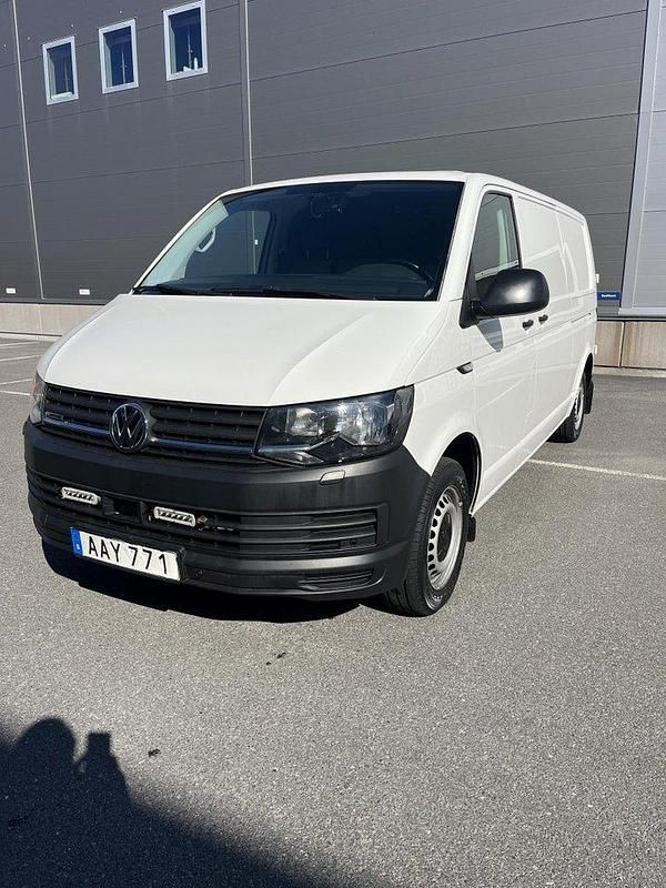 Vit Begagnad 2018 VW T6 Van | 220 000 kr (Marknadspris) - Bild 1/4