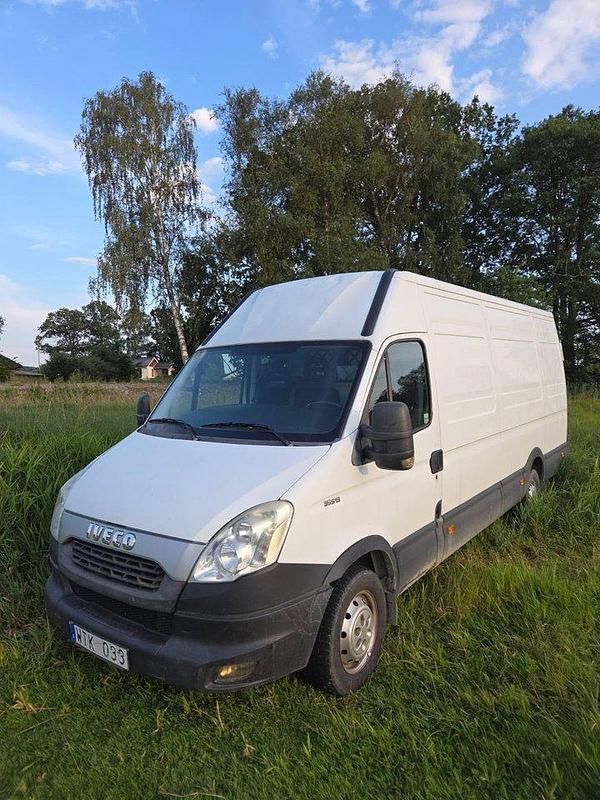 Vit Begagnad 2013 Iveco Daily Van | 79 000 kr (Marknadspris) - Bild 1/4
