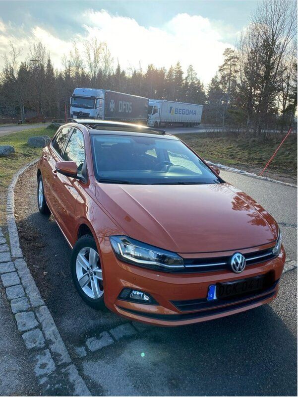 Orange Begagnad 2018 VW Polo Halvkombi | 172 000 kr (Marknadspris) - Bild 1/4