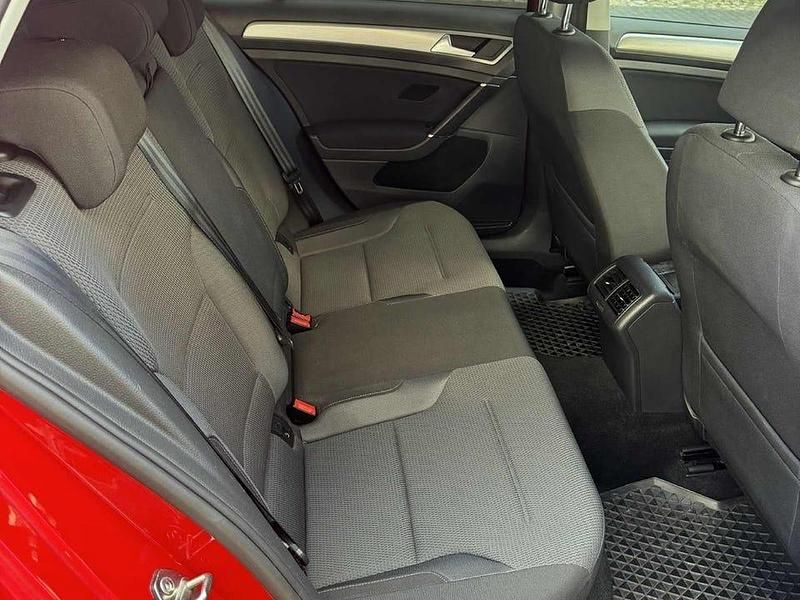 Begagnad VW Golf VII 110 HK (80 kW) 2016 Röd Halvkombi