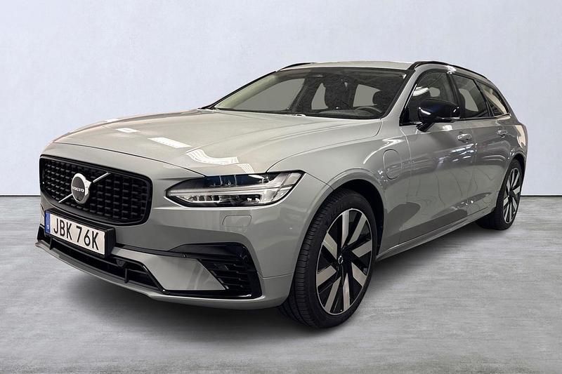 Grå Begagnad 2026 Volvo V90 Kombi | 529 800 kr (Dyr) - Bild 1/4