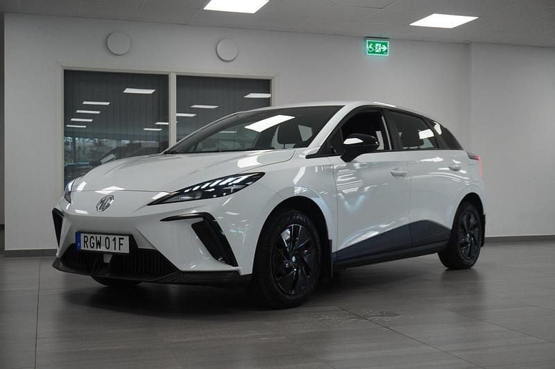 Vit Begagnad 2023 MG MG4 EV Halvkombi | 234 800 kr (Bra pris) - Bild 1/4