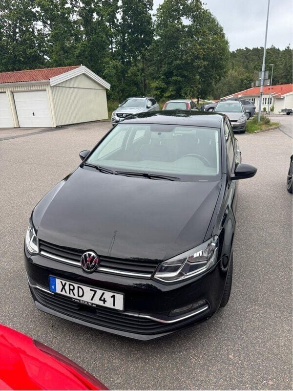 Svart Begagnad 2015 VW Polo Halvkombi | 90 000 kr (Marknadspris) - Bild 1/1