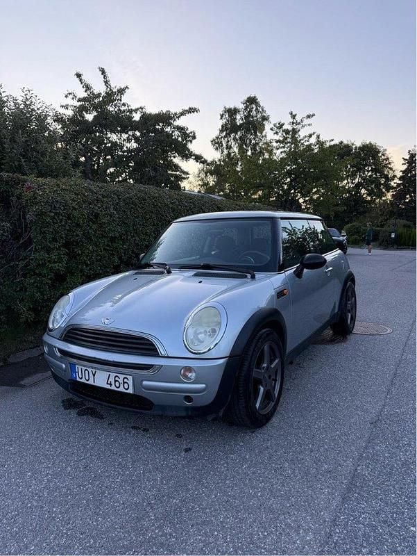 Grå Begagnad 2004 Mini ONE Halvkombi | 40 000 kr (Superpris) - Bild 1/4