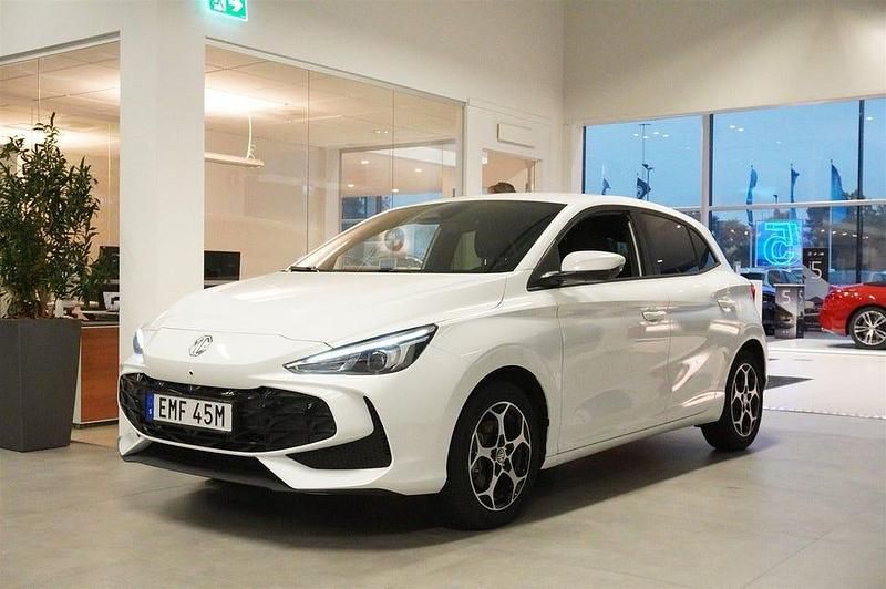 Vit Begagnad 2024 MG MG3 Luxury Halvkombi | 209 900 kr (Marknadspris) - Bild 1/4