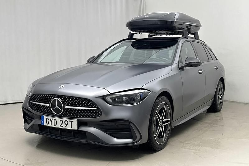 Grå Begagnad 2023 Mercedes C300 AMG Kombi | 379 000 kr - Bild 1/4