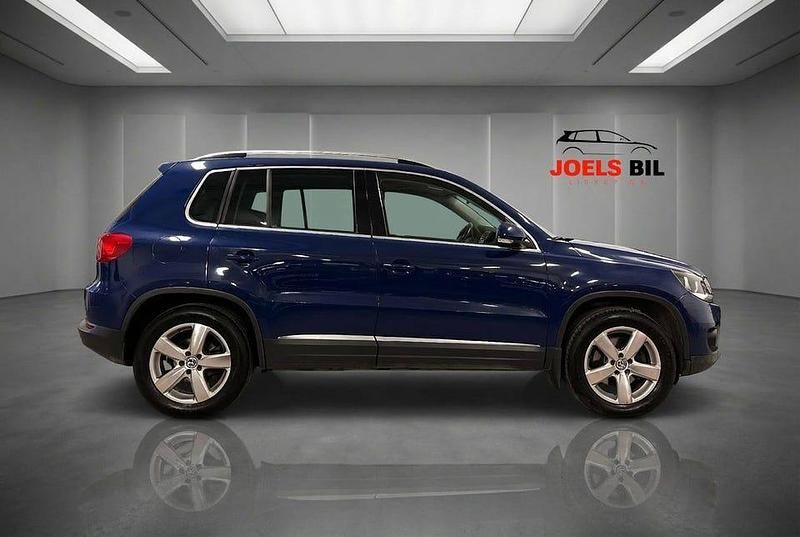Begagnad VW Tiguan Sportline 140 HK (102 kW) 2011 Mörkblå (blå) SUV