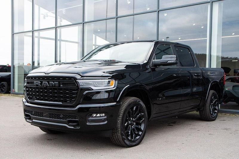 Svart Ny 2025 Dodge Ram Limited Pickup | 1 332 500 kr (Marknadspris) - Bild 1/4
