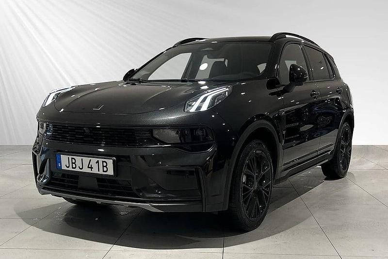 Svart Begagnad 2024 Lynk & Co 01 SUV | 454 900 kr - Bild 1/4