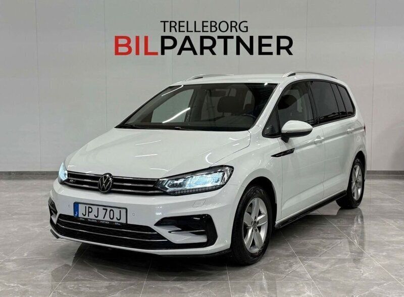Vit Begagnad 2020 VW Touran R-line Minibuss | 209 900 kr (Bra pris) - Bild 1/4