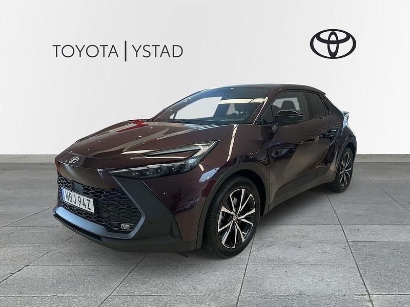 Lila Begagnad 2024 Toyota C-HR Style SUV | 424 900 kr (Marknadspris) - Bild 1/4