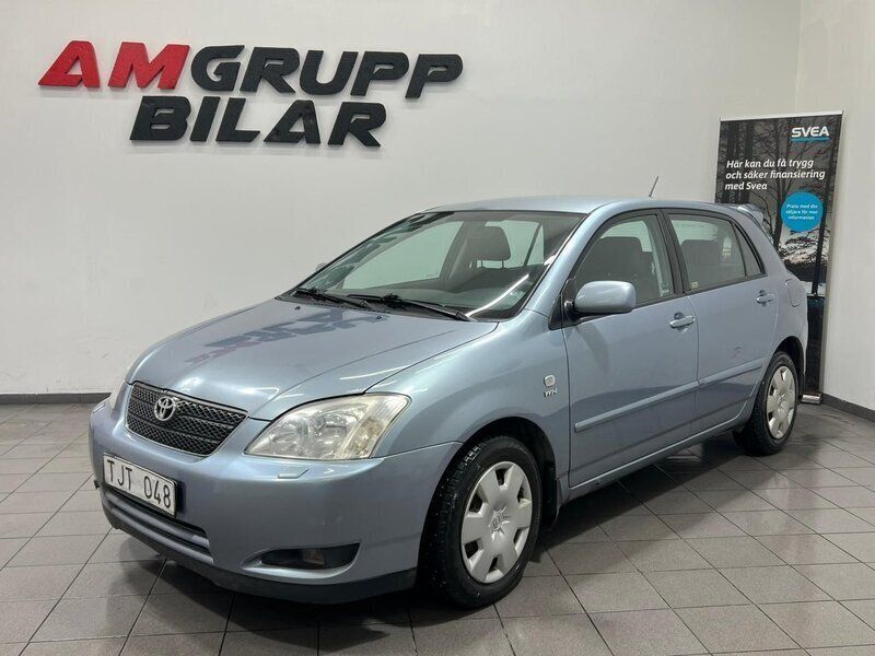 Grå Begagnad 2002 Toyota Corolla Halvkombi | 29 900 kr (Marknadspris) - Bild 1/4