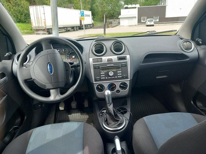 Svart Begagnad 2008 Ford Fiesta Halvkombi | 28 000 kr (Marknadspris) - Bild 1/4