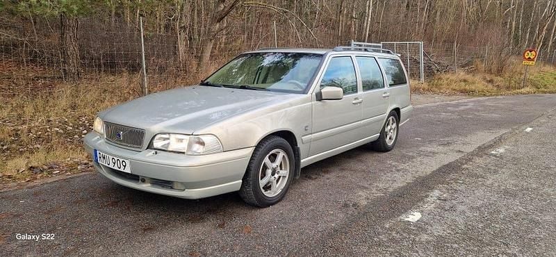 Begagnad 2000 Volvo V70 Kombi | 35 000 kr (Dyr) - Bild 1/4